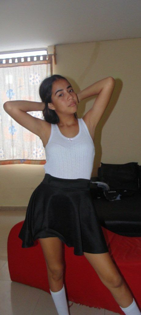 Divina morra colegiala en el hotel + full pack 1