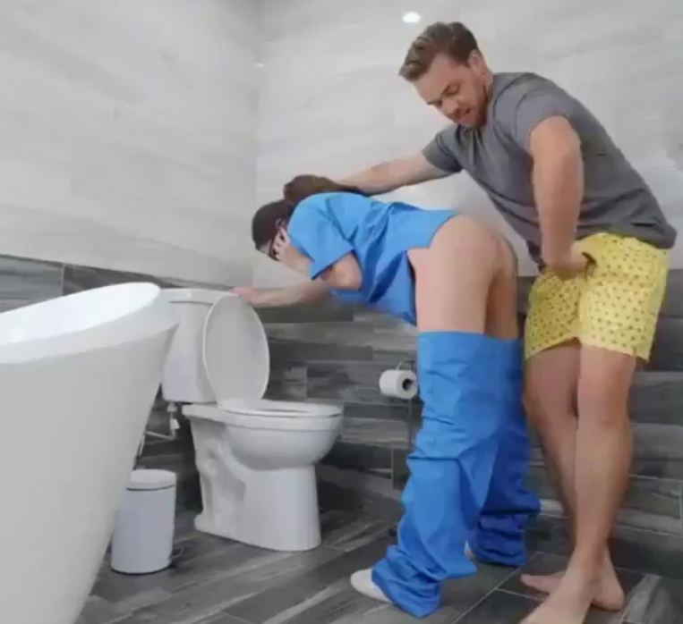 ENFERMERA con ganas de coger cuando esta en llamada + VIDEO 1