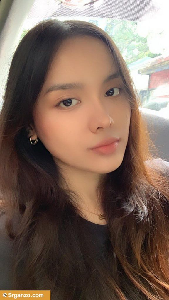 Hermosa joven haciendo de las suyas 1