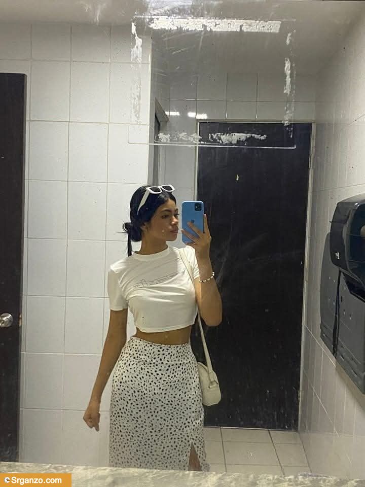 Flaquita linda hace pack casero y lo pasa. 1