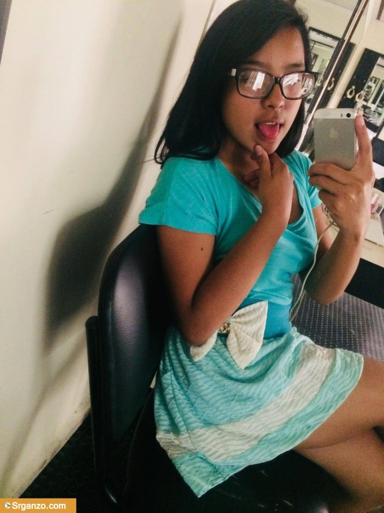 Nenita flaca pasa ricolino pack sin dejar nada al descubierto. 1