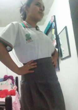 Morrita colegiala se desnuda en videollamada 4