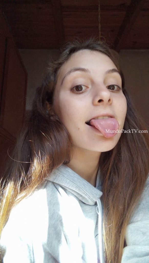 Adolescente ardiente se termina filtrando sus nudes 1