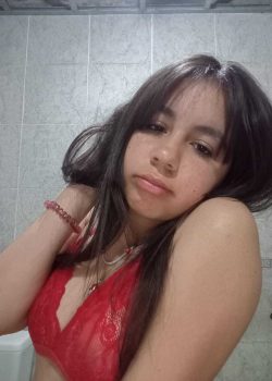 Jovencita con cara de mosquita muerta + video 4