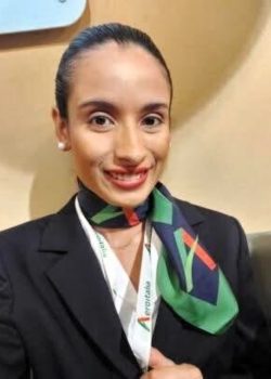 Azafata trolita se le filtran todas sus fotos hot 17