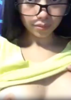 Peladita tetona demostrando porque es la putita muy rica del cole 4