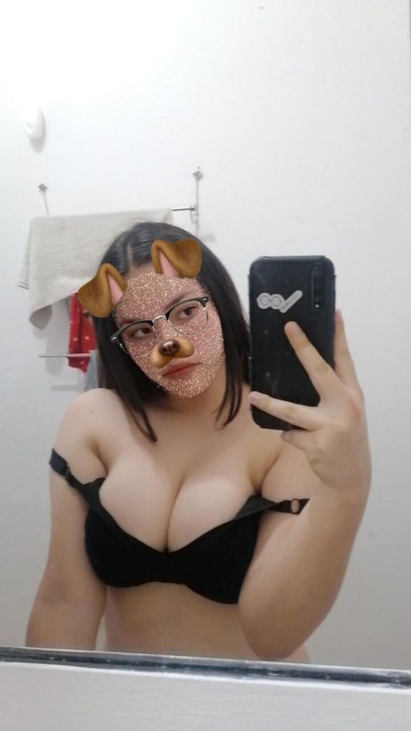 Pendeja tetonaa de 19 años me llena de fotitos 1