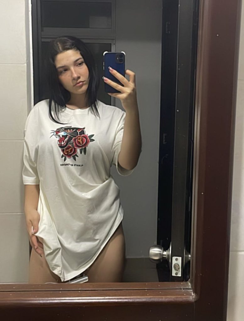 Cachonda con ganas de CULIAR con su primo 1