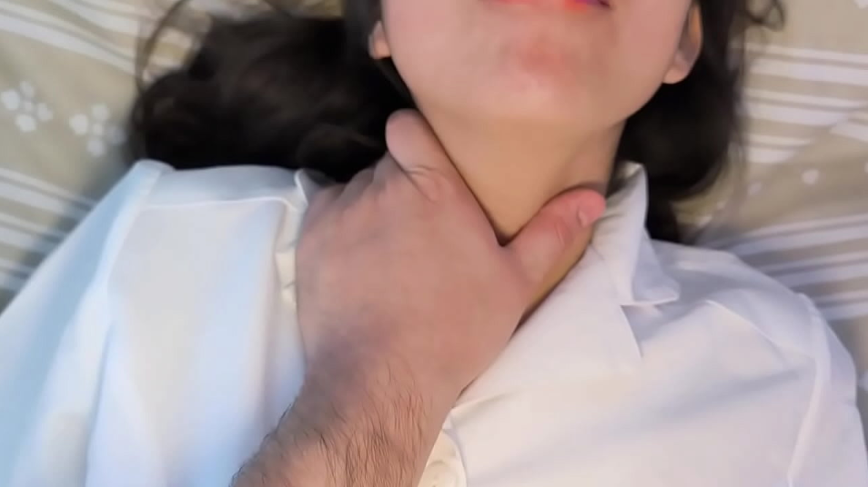 ESTUDIANTE DE ENFERMERÍA BIEN CALIENTE la tímida del salón 1