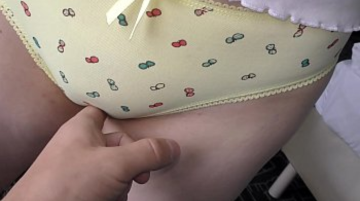 tiene la CONCHITA mojada ella quiere mostrarmelo 1