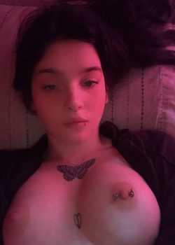 Linda jovencita tetona + videos 1