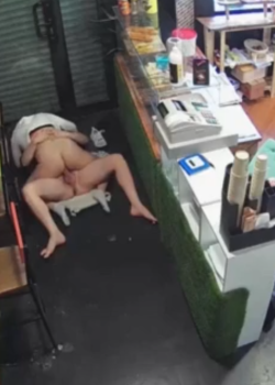 Detonando a la nueva empleada. Video+ 12