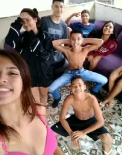 Hacen la tarea y luego se culean todos 8