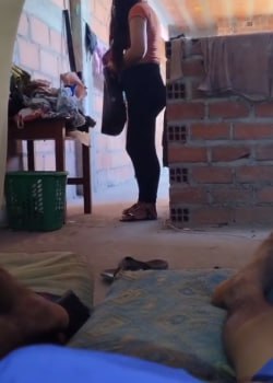 la INVITA a culiar durisimo en su CUARTO 2