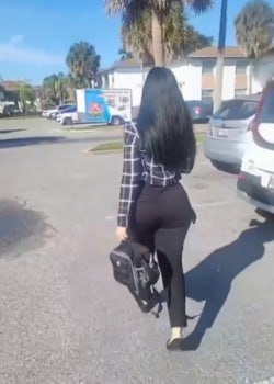 MAESTRA culona super cachonda 2