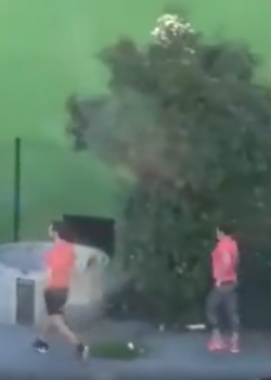 PILLADOS haciendo cositas en la vía publica 6