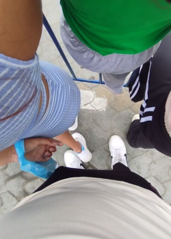 Le toca el pene en pleno espacio PUBLICO 3