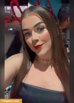 Linda chupa pollas bien hot 2