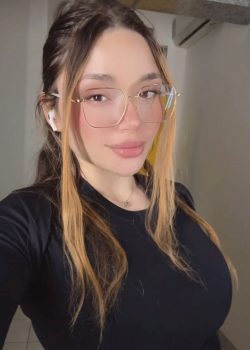 Mi prima culona me manda fotitos hot 12