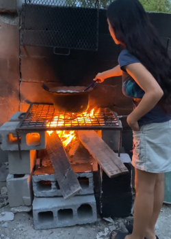 A la muy bandida por poco y se le queman los frijoles 6