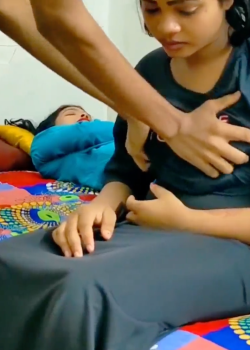 Rahul se folló a su novia y a su esposa en la misma cama 14