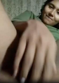 Nathalia la JOVEMCITA virgen que se manda los dedos hasta el fondo 6