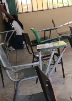 Da la prueba de amor dentro del aula 13