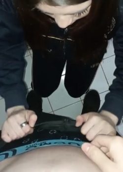 Morra blanquita tragando leche y más En los baños de la prepa 2