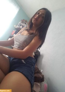 Mi compañera de clases me pasa pack ricolino. 16