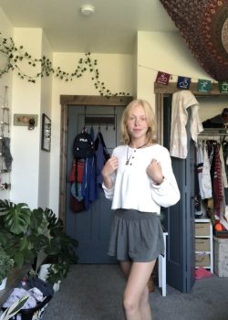 Morrita flaquita de la secundaria le manda nudes al profesor 1