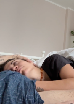 Pasé mi mañana acurrucándome con su polla hasta que me cogieron duro 11