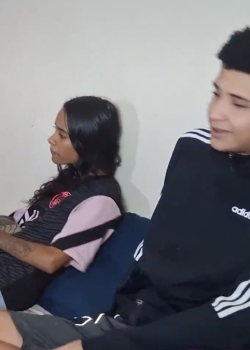 Un amigo travieso pide ver una película de anime con su amiga y terminan FOLLANDO 10