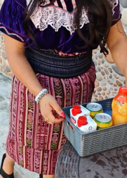 Guatemalteca vendedora de jugos termino follada en mi casa 8