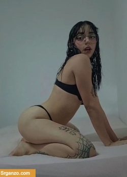 Tierna blanquita culona tatuada 8