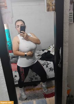 La tía favorita le pasa nudes caseras para que se la jale. 8