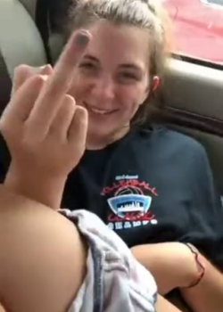 Tiene la conchita ROSADITA esta peladita virgen 4