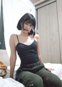 La novia de mi hermano es una putita y me manda fotitos 15