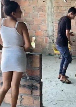 Albañil tiene una SUPER polla y le digo que me la meta .... 6