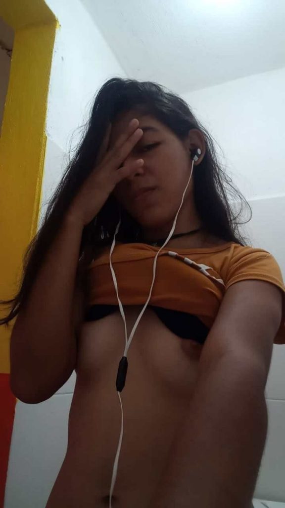 Fotos encontradas en el celular de mi hermanita putita 1