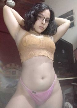 Morrita de rico cuerpo solita en su casa enseña todo 2