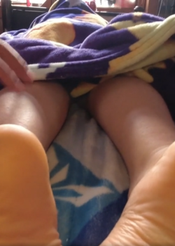 Estudiante con uniforme ACEPTA ser tocada por su padrastro 1