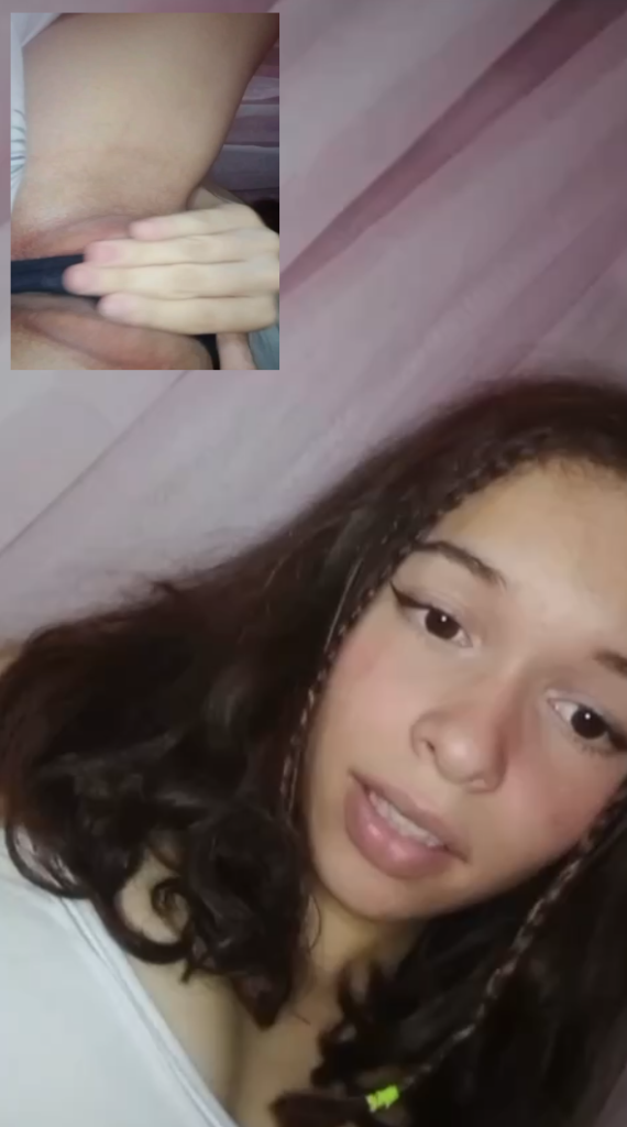 Pendejita trola de 18 añitos tocandose rico 1