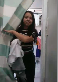 Colegiala se graba vistiendo y pierde video. 18