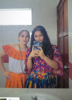 Con ganas de culiar esta minita colegiala se abre todita 8