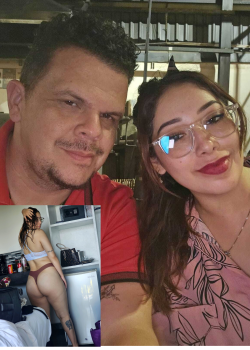 Aporte de un cornudo nos muestra el culo de su mujer 22