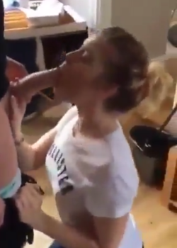 Lo busca cada que su esposa lo deja SOLO . 17