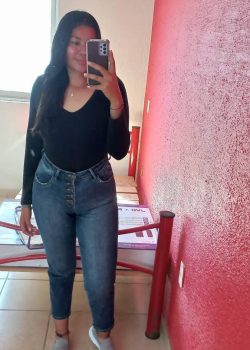 Ella con ganas de conocer un motel para culiar 12