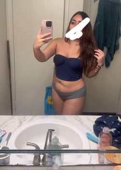 Prima cachonda con ganas de culiar en su casa 9