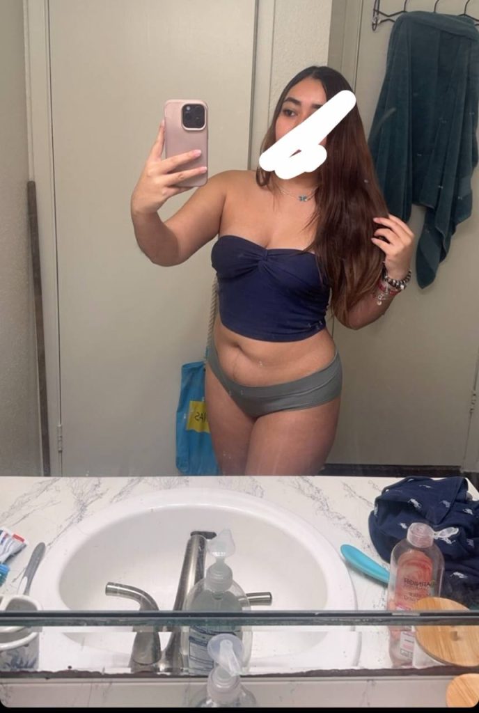 Prima cachonda con ganas de culiar en su casa 1