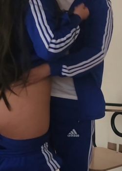 Pillan a jóvenes cogiendo en el aula 7